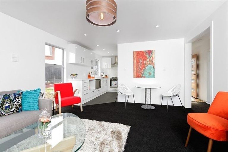 Photo of property in 2/7 Alston Avenue, Kelston, Auckland, 0602