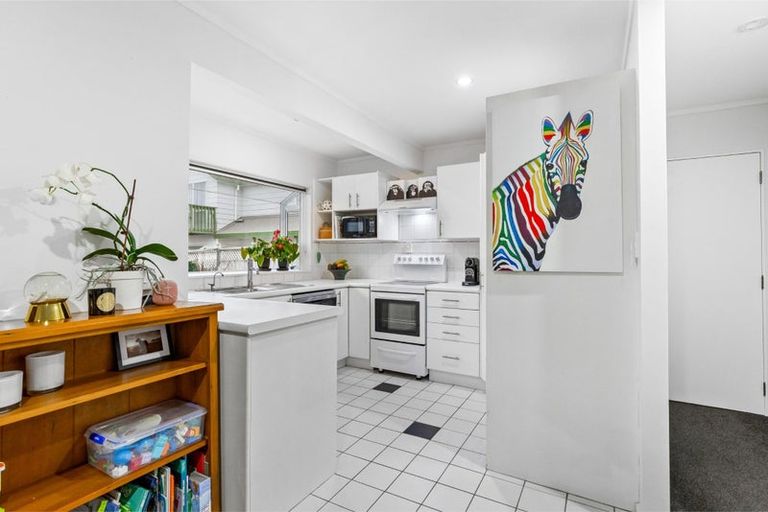 Photo of property in 2/41 Colwill Road, Massey, Auckland, 0614