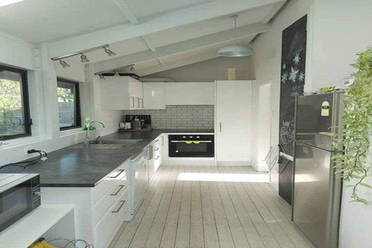 Photo of property in 24 Bedford Street, Northland, Wellington, 6012