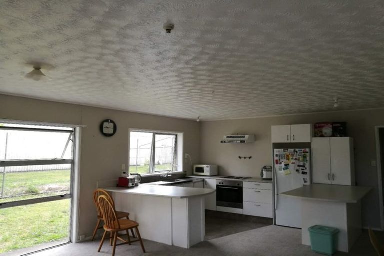 Photo of property in 3/29 Garelja Road, Henderson, Auckland, 0612