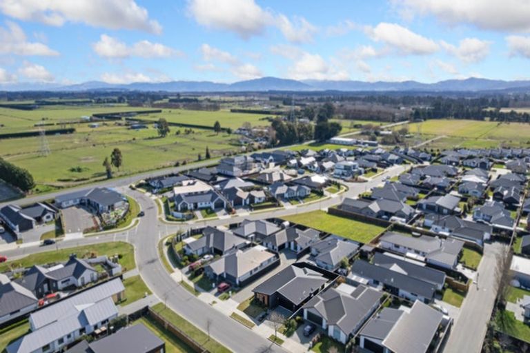 Photo of property in 28 Chatsworth Avenue, Rangiora, 7400