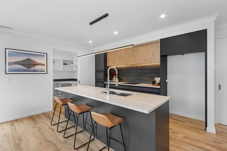 Photo of property in 28 Withers Crescent, Halswell, Christchurch, 8025