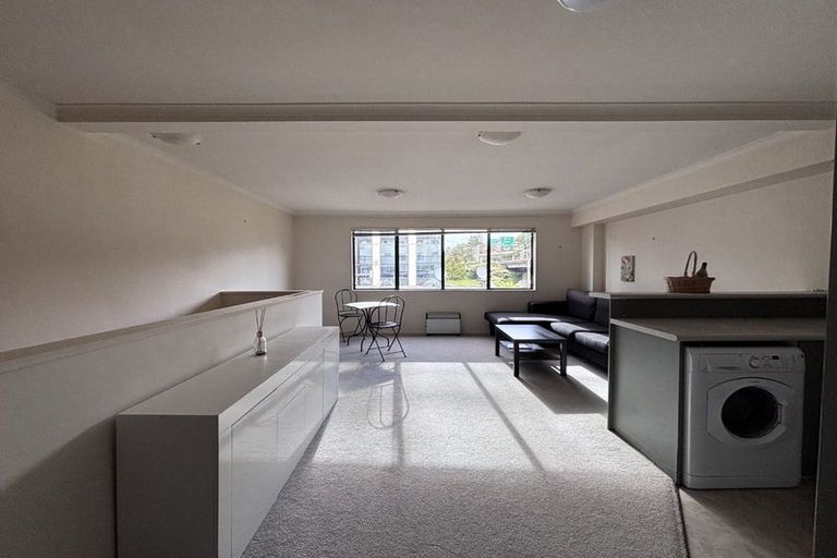 Photo of property in 83g Hill Street, Thorndon, Wellington, 6011