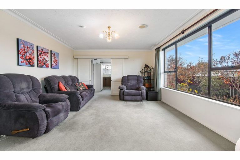 Photo of property in 2/40 Sarabande Avenue, Redwood, Christchurch, 8051