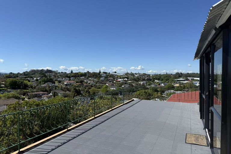 Photo of property in 28 Ronald Macken Place, Windsor Park, Auckland, 0632