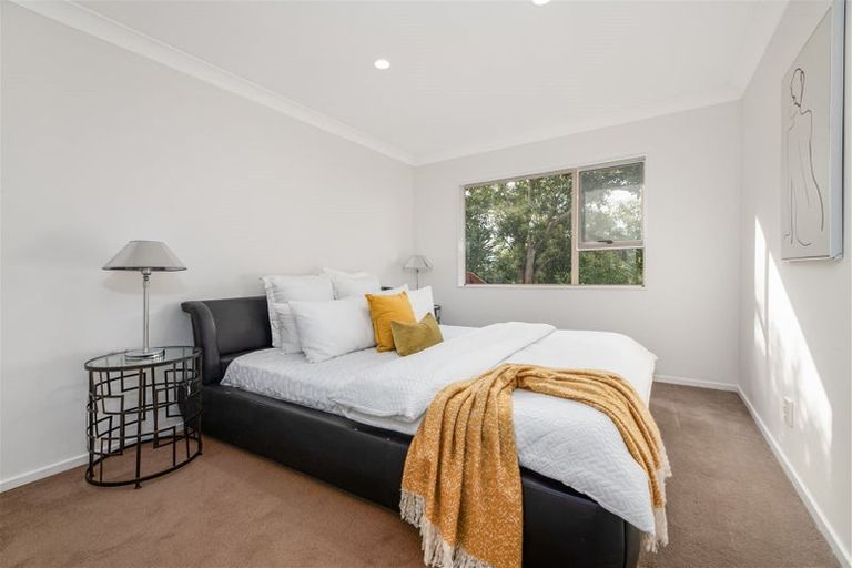 Photo of property in 35e Edmonton Road, Henderson, Auckland, 0612