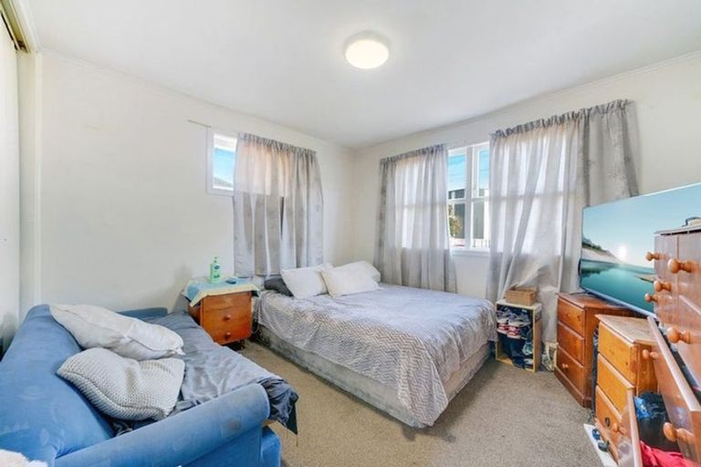 Photo of property in 79 Tidal Road, Mangere, Auckland, 2022