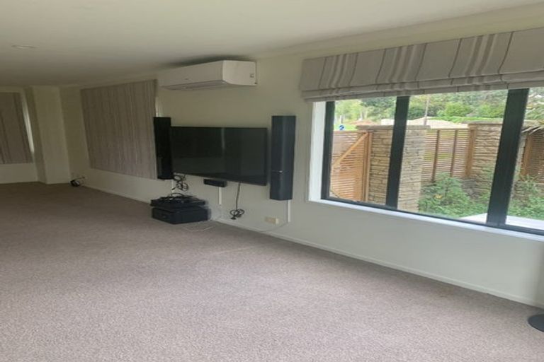 Photo of property in 1 Kittiwake Drive, Schnapper Rock, Auckland, 0632