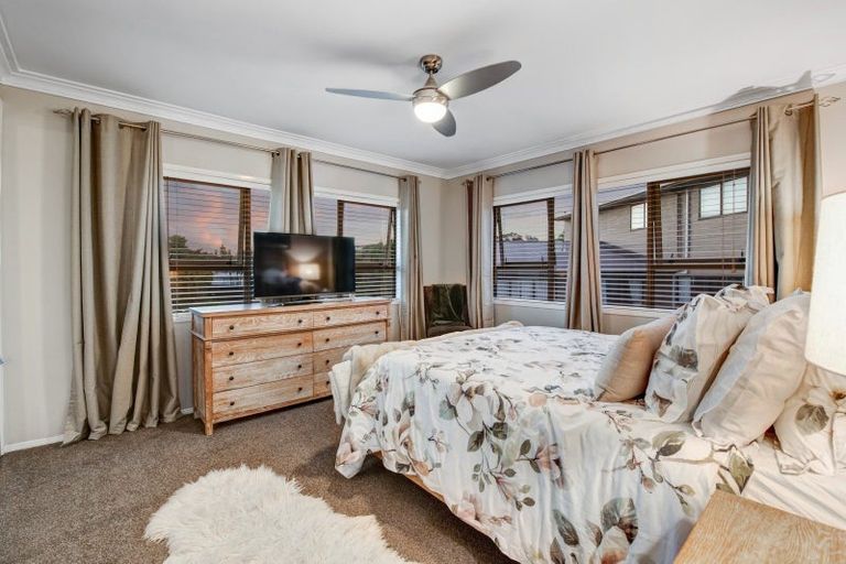Photo of property in 42 Albatross Road, Red Beach, 0932