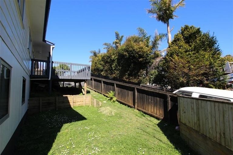 Photo of property in 15 Katrina Place, Massey, Auckland, 0614