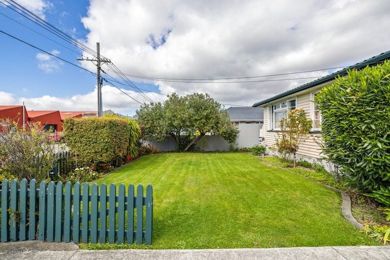 Photo of property in 16 Tanner Street, Woolston, Christchurch, 8023
