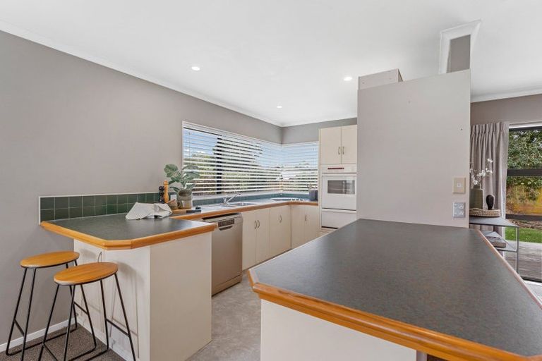 Photo of property in 23 Greenwood Place, Fitzherbert, Palmerston North, 4410