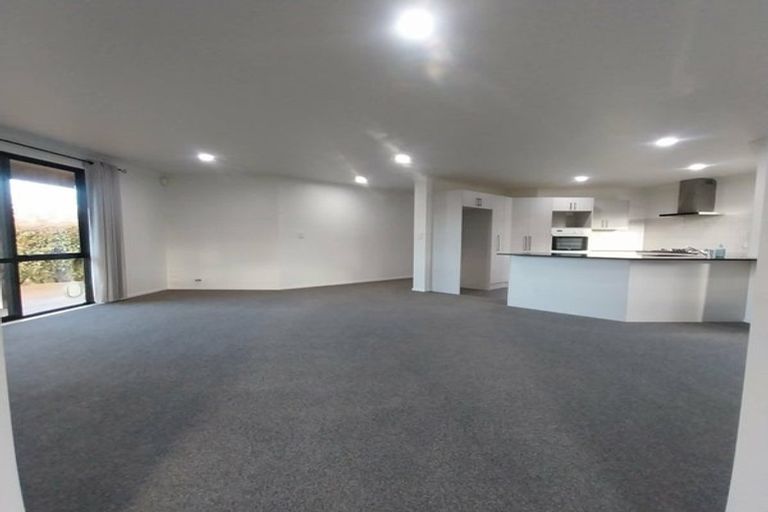 Photo of property in 1 Limousin Place, Grandview Heights, Hamilton, 3200