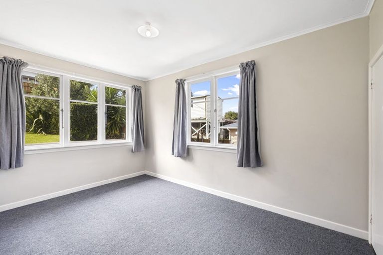 Photo of property in 7 Mount View Place, Spotswood, New Plymouth, 4310