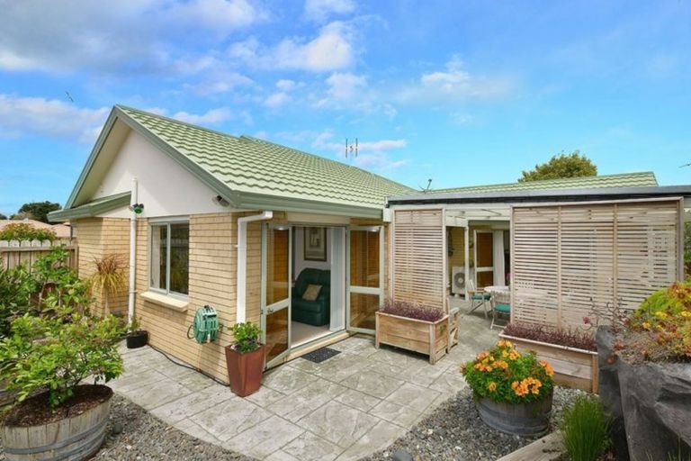 Photo of property in 138 Lakeside Drive, Orewa, 0931