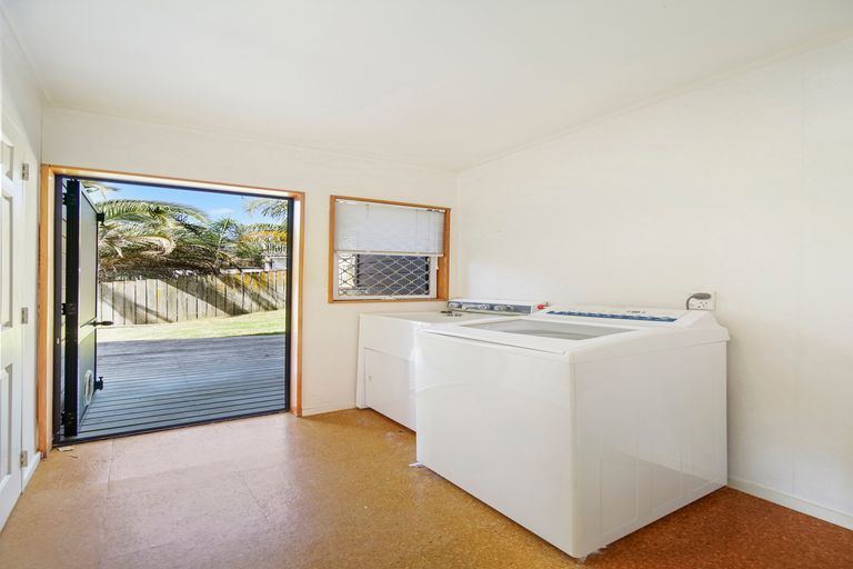 Photo of property in 93a Botany Road, Botany Downs, Auckland, 2010