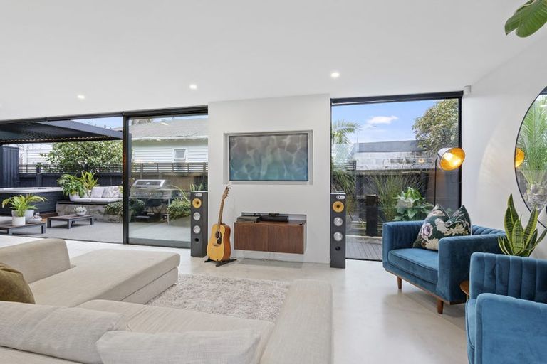 Photo of property in 12 Edgeware Road, St Albans, Christchurch, 8014