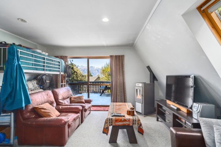 Photo of property in 6b Williams Street, Sunshine Bay, Queenstown, 9300