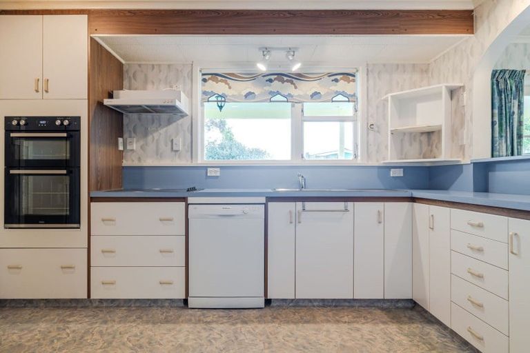 Photo of property in 38 Peters Avenue, Cloverlea, Palmerston North, 4412