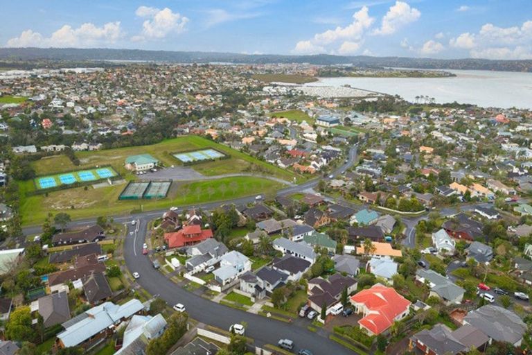 Photo of property in 11 Matisse Drive, West Harbour, Auckland, 0618