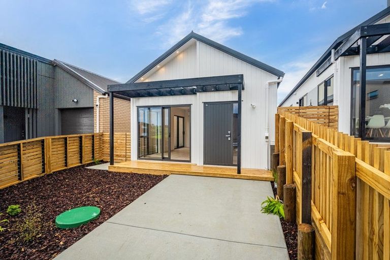 Photo of property in 7b Kotiu Place, Massey, 0614