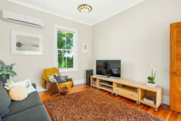 Photo of property in 139 Titirangi Road, New Lynn, Auckland, 0600