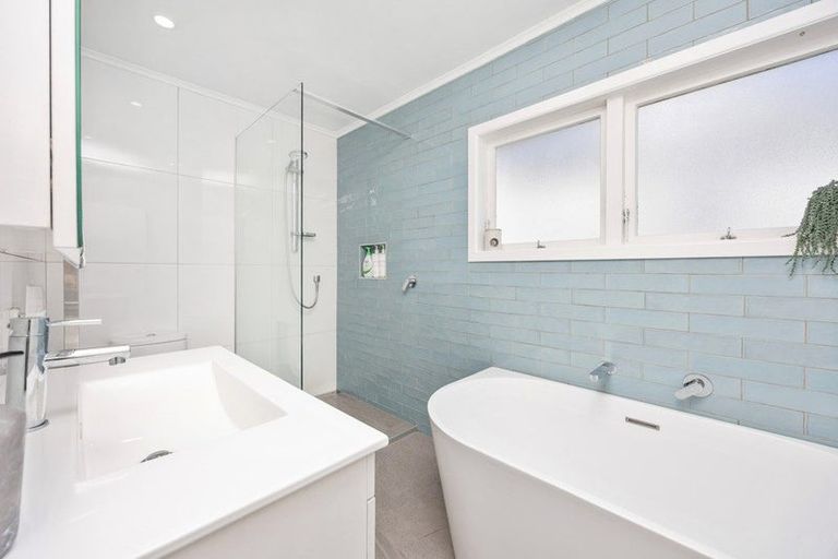 Photo of property in 1/30 Selwyn Crescent, Forrest Hill, Auckland, 0620