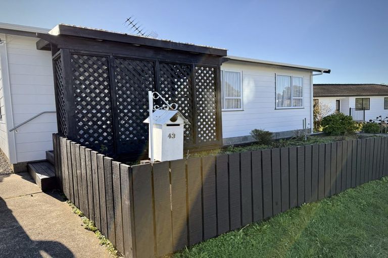 Photo of property in 43 Cleat Street, Whitby, Porirua, 5024