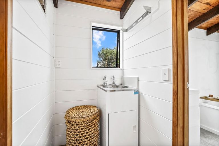 Photo of property in 37 Collins Road, Melville, Hamilton, 3206