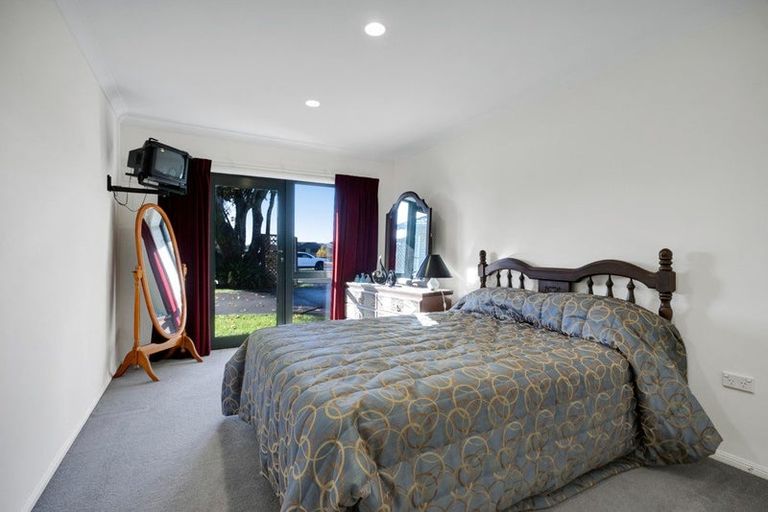 Photo of property in 3 Karina Road, Merrilands, New Plymouth, 4312