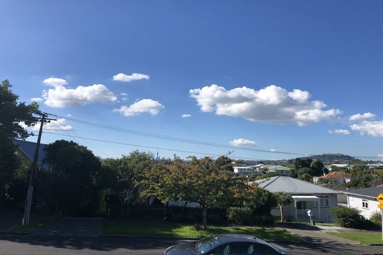 Photo of property in 12 Handley Avenue, Narrow Neck, Auckland, 0624