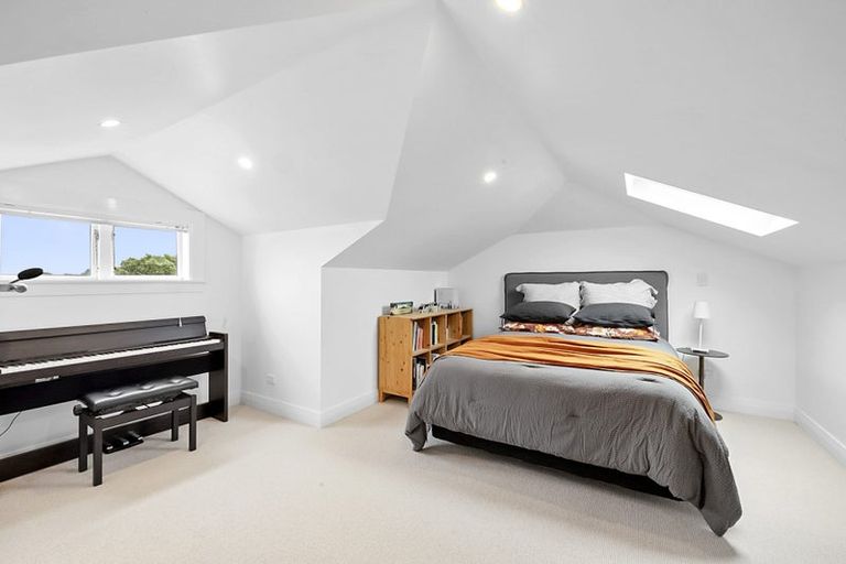 Photo of property in 68 Wallace Place, Westown, New Plymouth, 4310