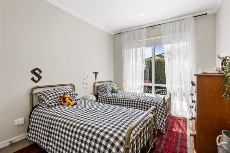 Photo of property in 8 Vinistra Road, Kumeu, 0810