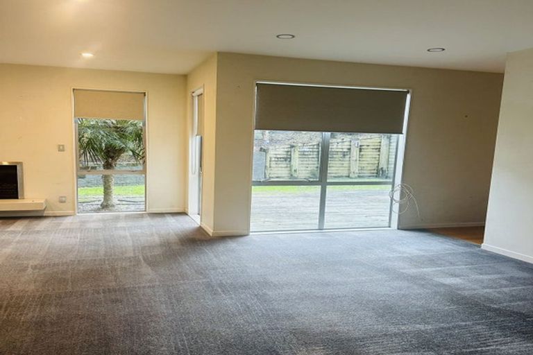 Photo of property in 22 Oak Bark Drive, Schnapper Rock, Auckland, 0632