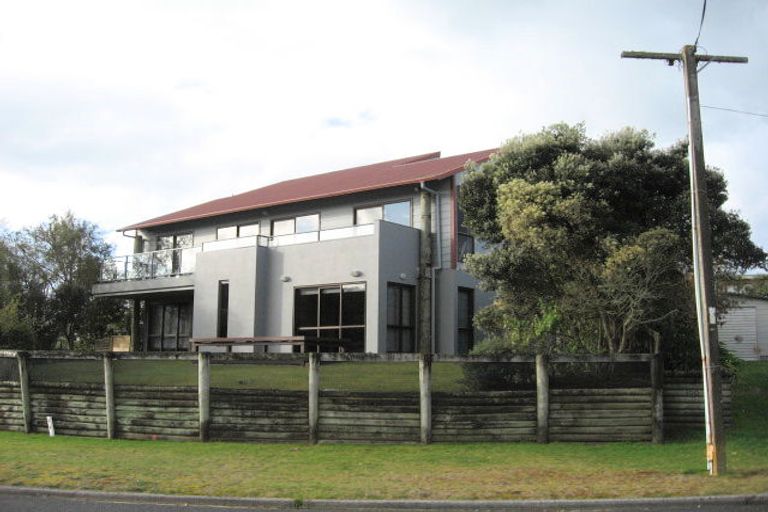 Photo of property in 100 Patuwai Drive, Whangamata, 3620