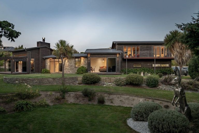 Photo of property in 10 Minaret Ridge, Wanaka, 9305