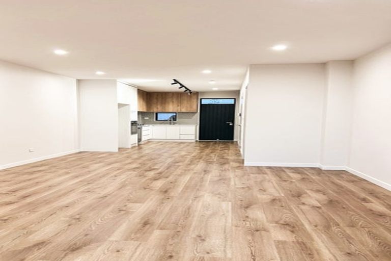 Photo of property in 20 Heketara Way, Massey, Auckland, 0614