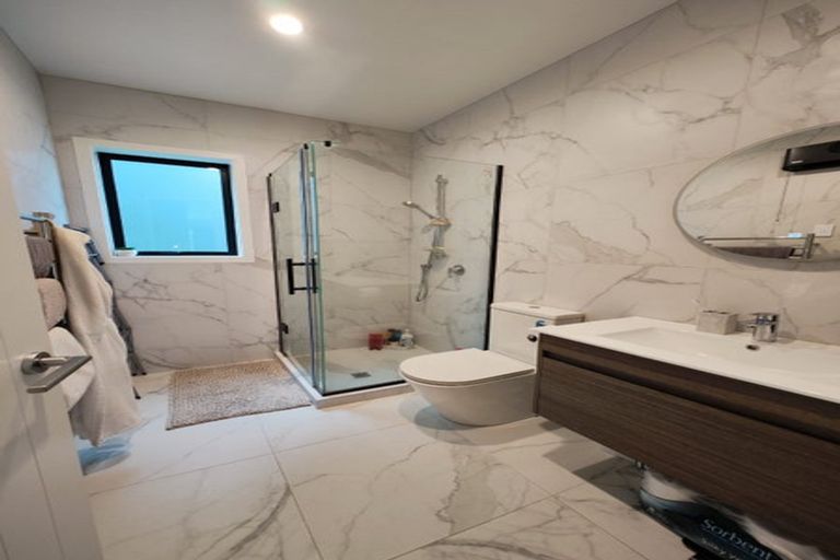 Photo of property in 1 Hea Road, Hobsonville, Auckland, 0616