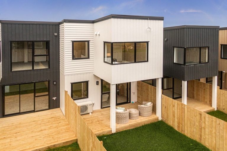 Photo of property in 13 Impatiens Lane, Massey, Auckland, 0614