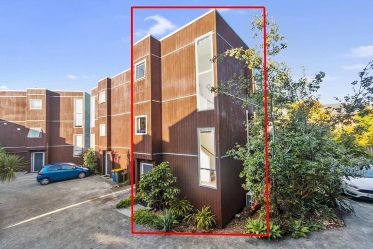 Photo of property in 76p Edmonton Road, Henderson, Auckland, 0612