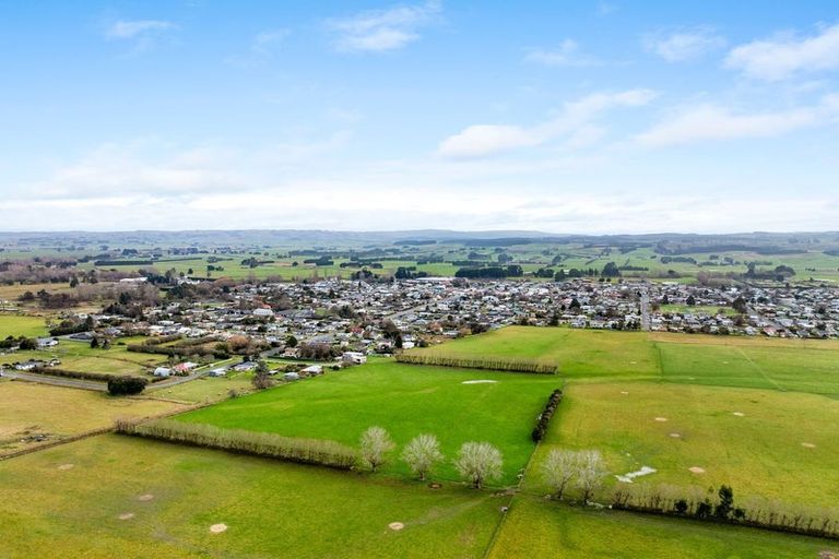 Photo of property in 21 Back Road, Okains Bay, 7583