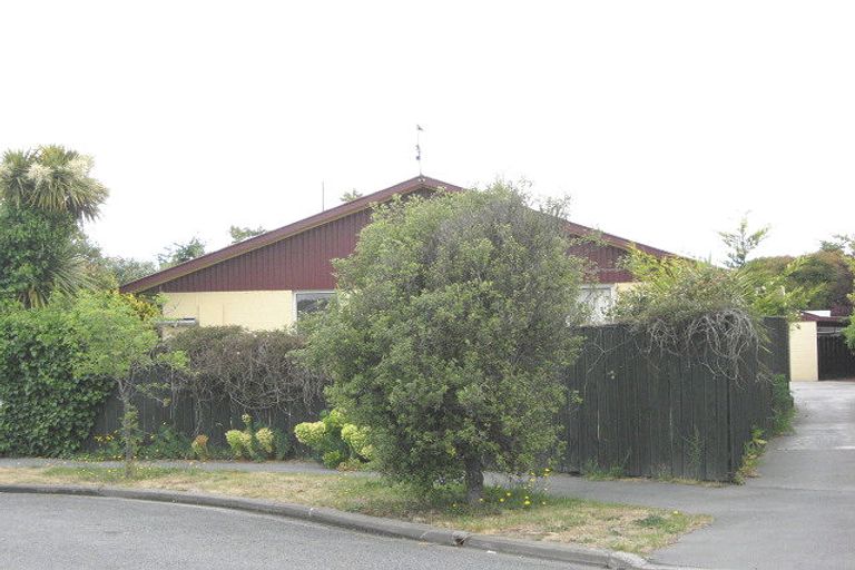Photo of property in 8a Jade Place, Parklands, Christchurch, 8083