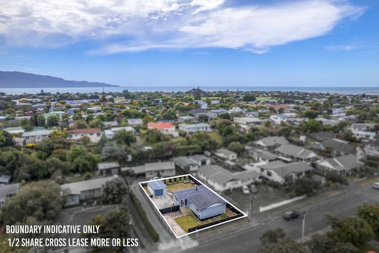 Photo of property in 11 Michael Road, Paraparaumu Beach, Paraparaumu, 5032