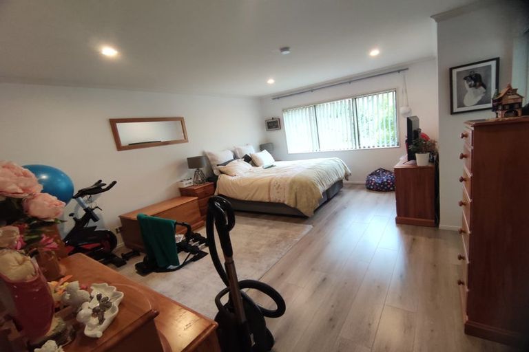 Photo of property in 72 Kervil Avenue, Te Atatu Peninsula, Auckland, 0610