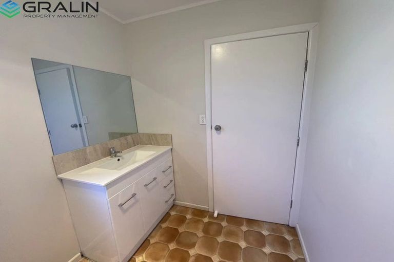 Photo of property in 27 Rimu Street, New Lynn, Auckland, 0600