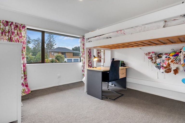 Photo of property in 21 Lastel Place, Shelly Park, Auckland, 2014
