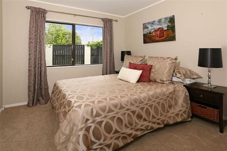 Photo of property in 122a Colwill Road, Massey, Auckland, 0614