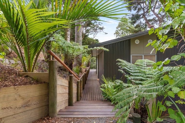 Photo of property in 58 Laingholm Drive, Laingholm, Auckland, 0604