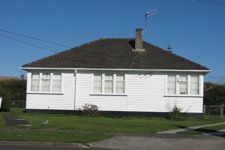 Photo of property in 38 Goldsmith Crescent, Levin, 5510