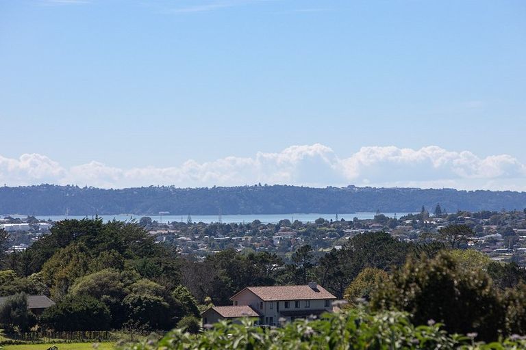 Photo of property in 174 Forest Hill Road, Henderson, Auckland, 0612